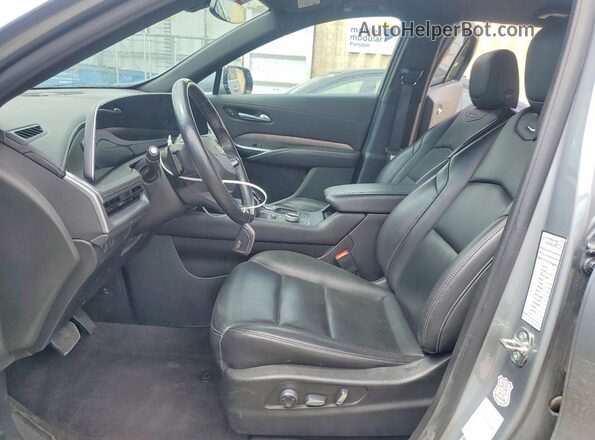 1GYFZDR48RF133090 2024 CADILLAC XT4 Silver Սալոնի դիմացի տեսք