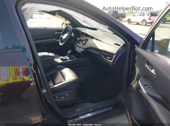 1GYFZER40LF151113 2020 CADILLAC XT4 Темно-бордовый Вид салона спереди
