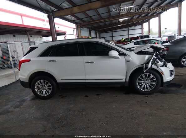 1GYKNARS0HZ215383 2017 CADILLAC XT5 White Widok wnętrza z tyłu