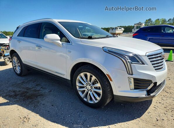 1GYKNFRS3HZ188936 2017 CADILLAC XT5 White Front right