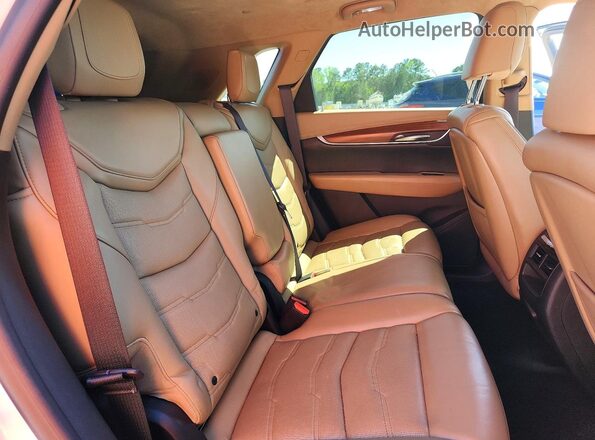 1GYKNFRS3HZ188936 2017 CADILLAC XT5 White Rear interior view