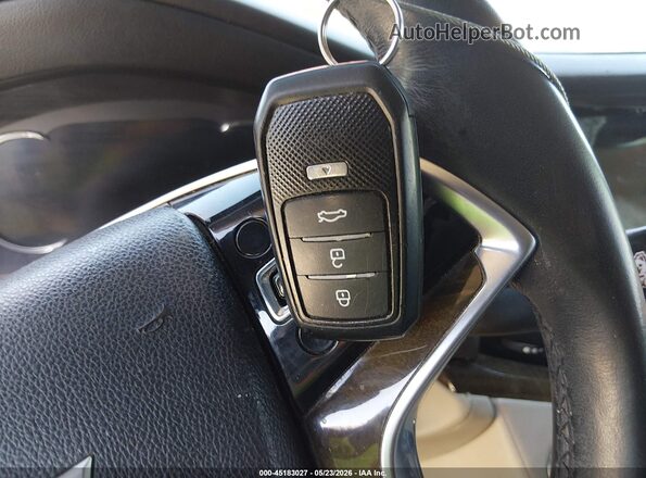 1GYS4BKJ7JR144683 2018 CADILLAC ESCALADE Red Вид панелі приладів
