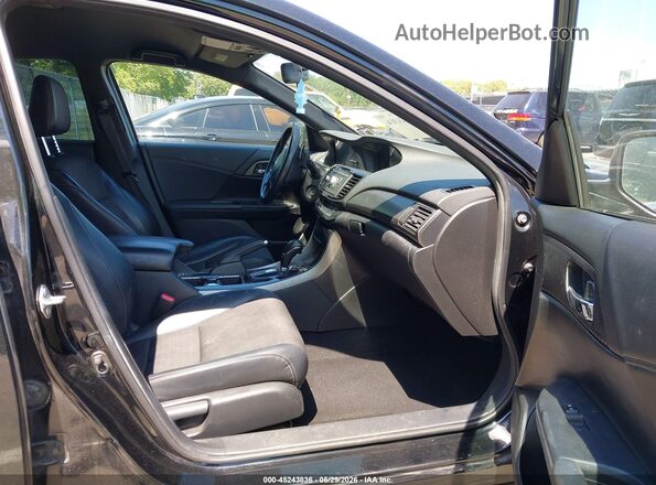 1HGCR2F5XHA022936 2017 HONDA ACCORD Черный Вид салона спереди
