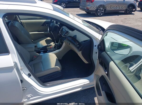 1HGCR2F83HA223832 2017 HONDA ACCORD White Вид салону спереду