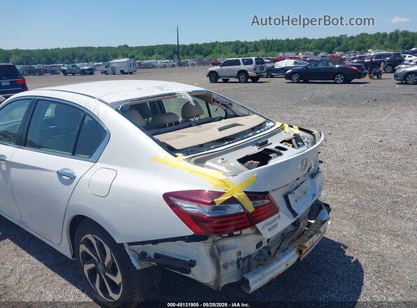 1HGCR2F83HA223832 2017 HONDA ACCORD White Вид спереду