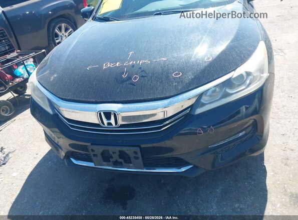 1HGCR2F85HA054588 2017 HONDA ACCORD Черный Вид щитка приборов