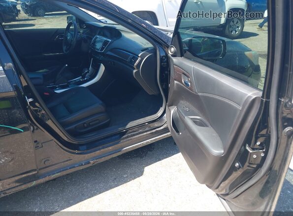 1HGCR2F85HA054588 2017 HONDA ACCORD Черный Вид салона спереди