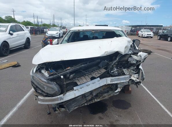 1HGCV1F15JA064004 2018 HONDA ACCORD White Widok wnętrza z tyłu