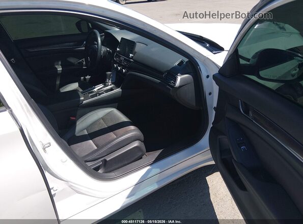1HGCV1F33KA069611 2019 HONDA ACCORD Белый Вид салона спереди
