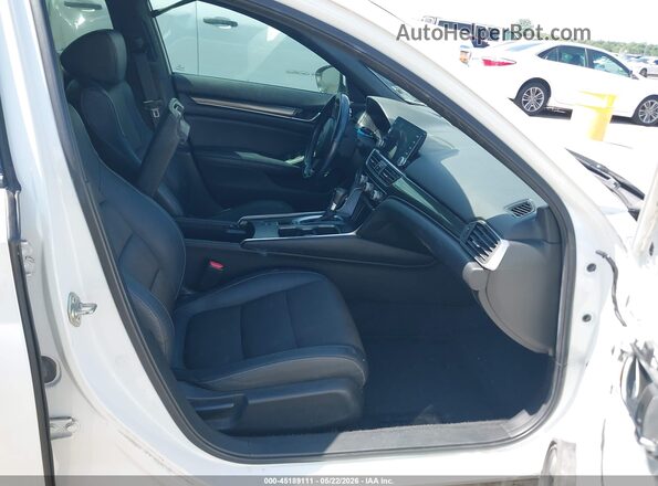 1HGCV1F33KA156537 2019 HONDA ACCORD White Widok wnętrza z przodu