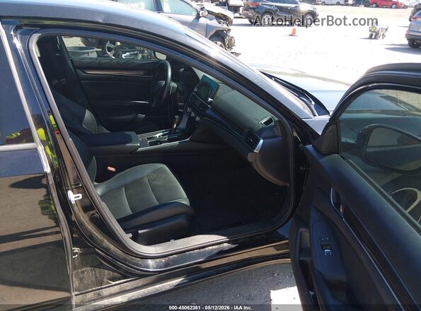 1HGCV1F34JA239599 2018 HONDA ACCORD Black Вид салону спереду