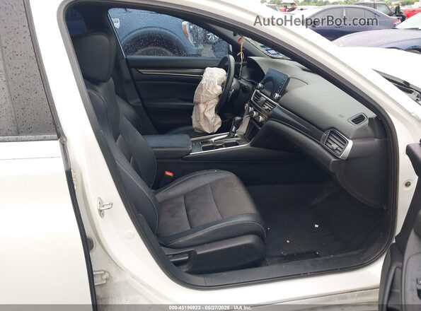 1HGCV1F3XJA169140 2018 HONDA ACCORD White Вид салону спереду