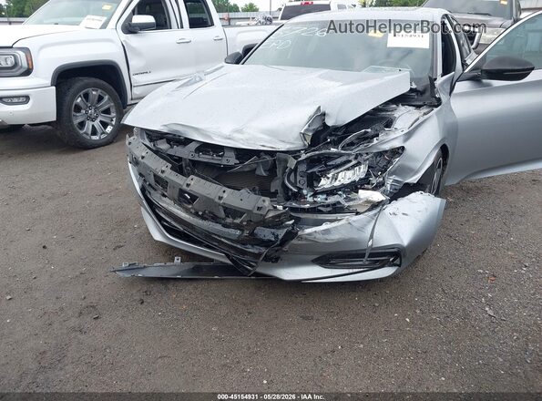1HGCV2F38JA025656 2018 HONDA ACCORD Silver Widok z przodu