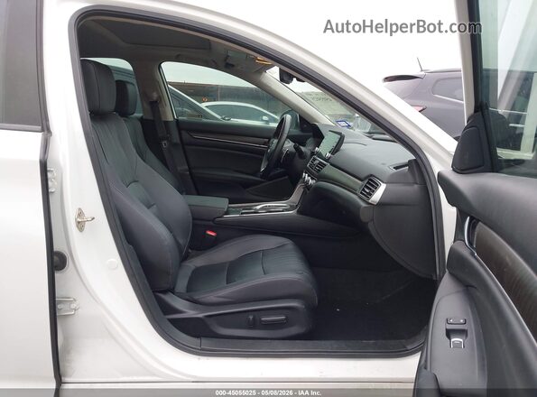 1HGCV2F94KA030276 2019 HONDA ACCORD Белый Вид салона спереди