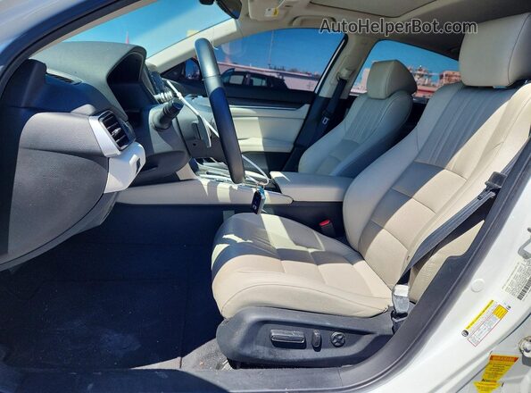 1HGCV3F59KA009829 2019 HONDA ACCORD White Вид салону спереду