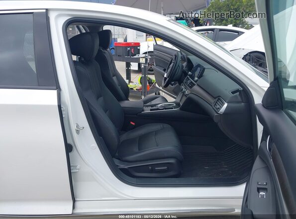 1HGCV3F90JA003113 2018 HONDA ACCORD HYBRID White Вид салону спереду