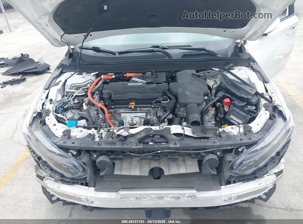 1HGCV3F90JA003113 2018 HONDA ACCORD HYBRID White Вид ззаду