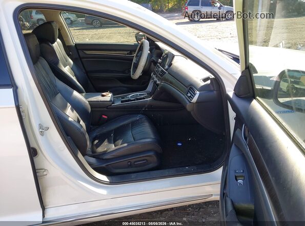 1HGCV3F91JA016937 2018 HONDA ACCORD White Widok wnętrza z przodu