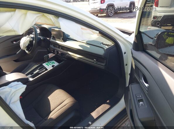 1HGCY1F41SA039815 2025 HONDA ACCORD White Вид салону спереду