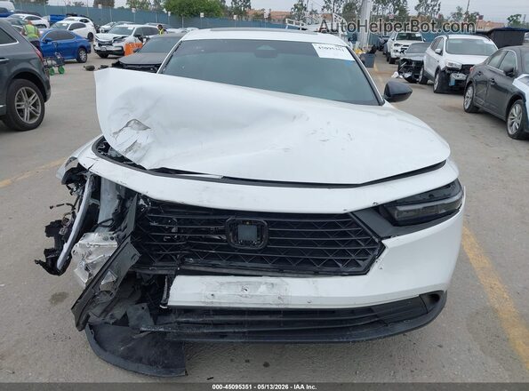1HGCY2F54RA041390 2024 HONDA ACCORD White Widok zestawu wskaźników