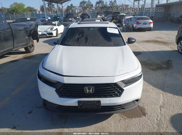 1HGCY2F54SA020416 2025 HONDA ACCORD White Widok zestawu wskaźników