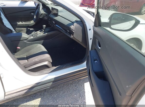 1HGCY2F5XRA019104 2024 HONDA ACCORD Белый Вид салона спереди