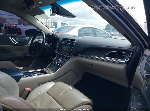 1LN6L9NPXH5618691 2017 LINCOLN CONTINENTA Gray Вид салону спереду