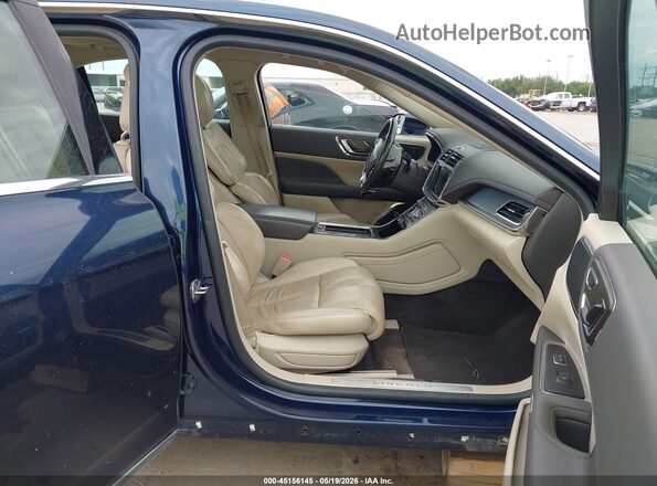 1LN6L9TKXH5617306 2017 LINCOLN CONTINENTA Blue Widok wnętrza z przodu