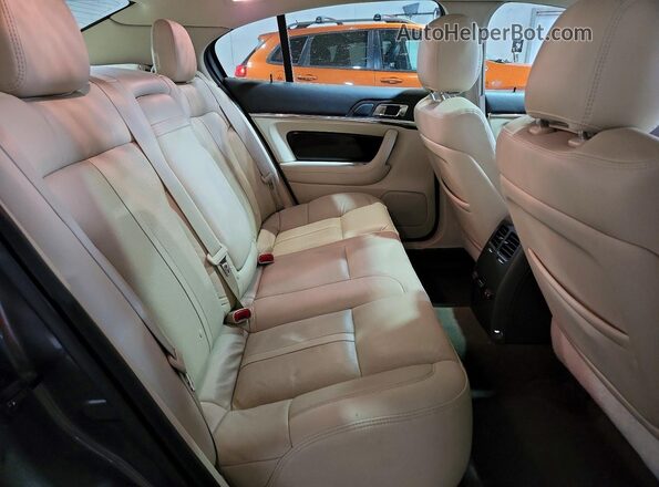 1LNHL9FT2GG602377 2016 LINCOLN MKS Gray Widok tylnych siedzeń