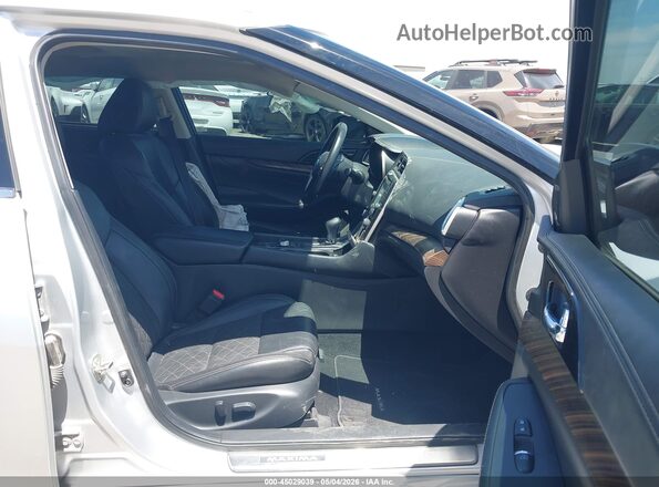 1N4AA6AP5HC387029 2017 NISSAN MAXIMA Silver Սալոնի դիմացի տեսք