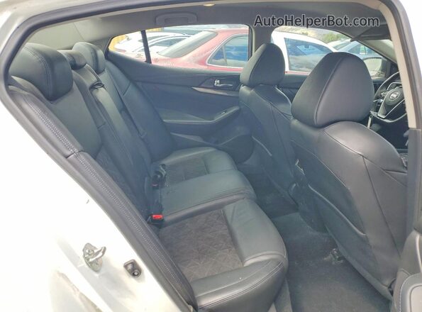 1N4AA6AP6HC454009 2017 NISSAN MAXIMA White Հետևի նստատեղերի տեսք