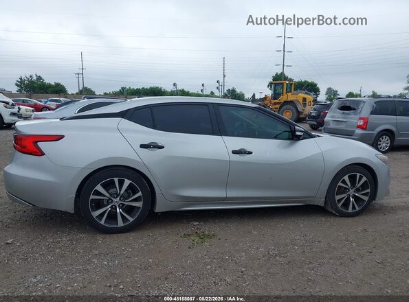 1N4AA6AP7GC386592 2016 NISSAN MAXIMA Серебряный Вид задней части салона