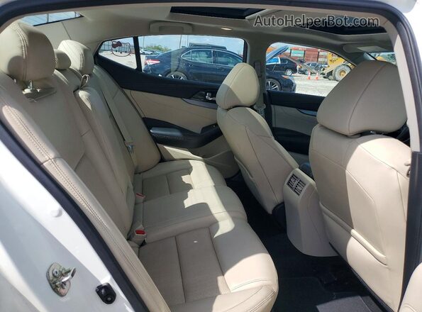 1N4AA6AP7HC365713 2017 NISSAN MAXIMA White Widok tylnych siedzeń