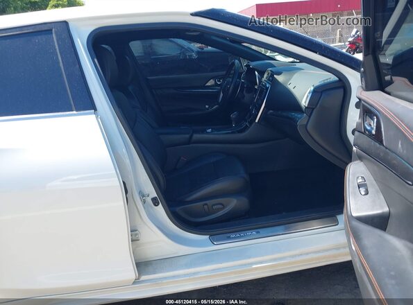 1N4AA6AV4KC378411 2019 NISSAN MAXIMA White Front interior view