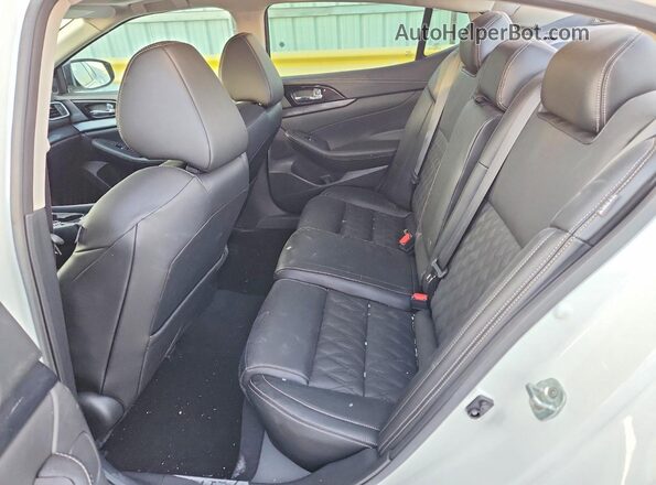 1N4AA6FV0PC507115 2023 NISSAN MAXIMA Белый Вид задних сидений