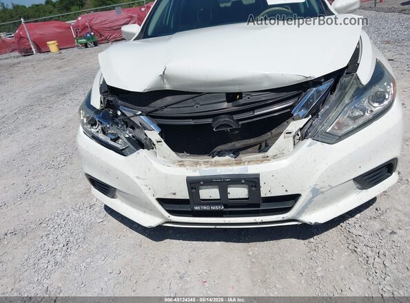 1N4AL3AP2HC137157 2017 NISSAN ALTIMA White Widok z przodu
