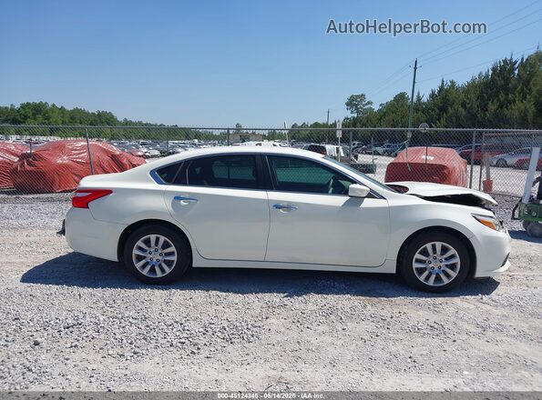 1N4AL3AP2HC137157 2017 NISSAN ALTIMA White Widok wnętrza z tyłu