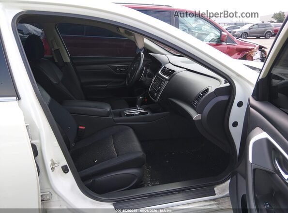 1N4AL3AP3HC284877 2017 NISSAN ALTIMA Белый Вид салона спереди