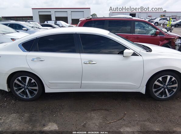 1N4AL3AP3HC284877 2017 NISSAN ALTIMA Белый Вид задней части салона