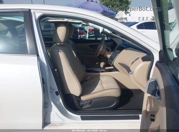 1N4AL3AP4GC153374 2016 NISSAN ALTIMA White Front interior view