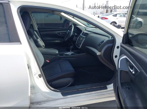 1N4AL3AP4GN354776 2016 NISSAN ALTIMA White Вид салону спереду