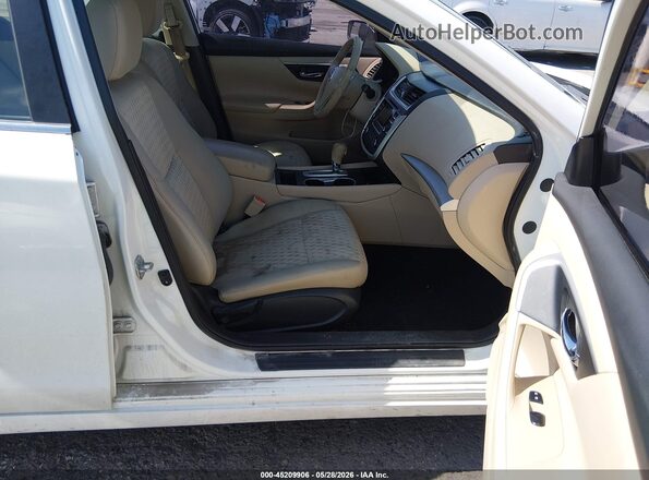 1N4AL3AP5HN363374 2017 NISSAN ALTIMA White Front interior view