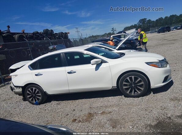 1N4AL3AP5JC241230 2018 NISSAN ALTIMA White Widok wnętrza 360 stopni