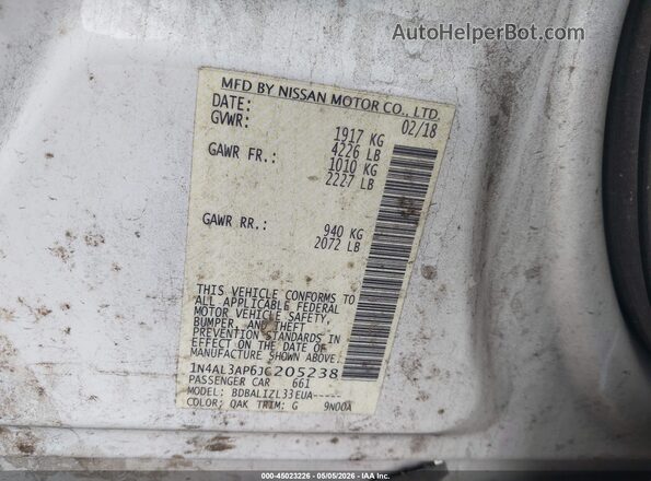 1N4AL3AP6JC205238 2018 NISSAN ALTIMA White Widok komory silnika