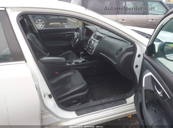 1N4AL3AP7JC177577 2018 NISSAN ALTIMA White Вид салону спереду