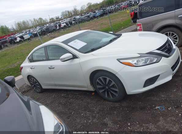 1N4AL3AP7JC177577 2018 NISSAN ALTIMA White Вид задньої частини салону