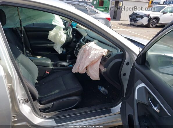 1N4AL3AP7JC237597 2018 NISSAN ALTIMA Silver Front interior view