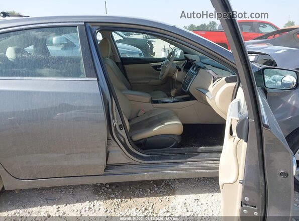 1N4AL3AP8HC125028 2017 NISSAN ALTIMA Gray Front interior view