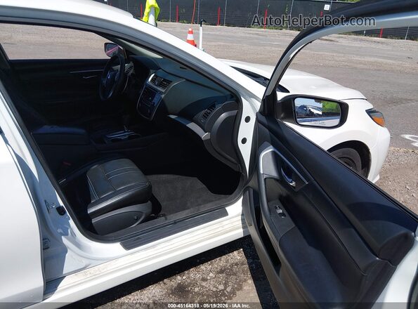 1N4AL3AP9HC487577 2017 NISSAN ALTIMA White Front interior view