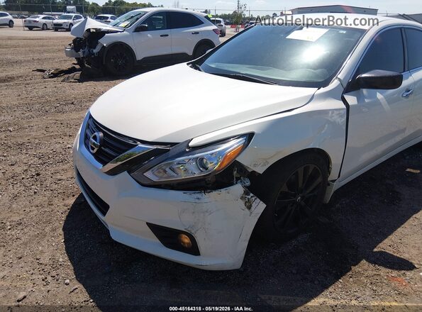 1N4AL3AP9HC487577 2017 NISSAN ALTIMA White Front view